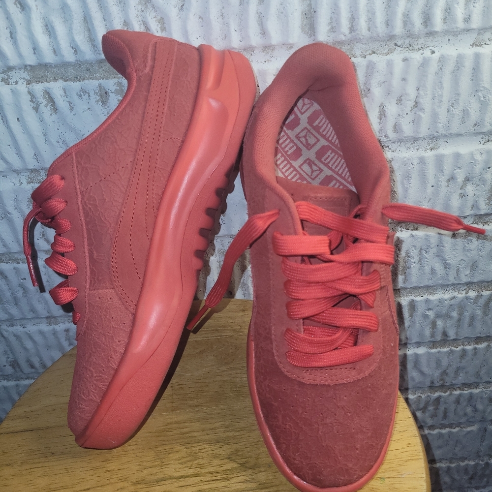 Puma's shoes